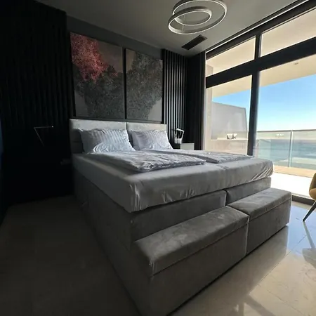 Apartment Penthouse With Pool & Jacuzzi